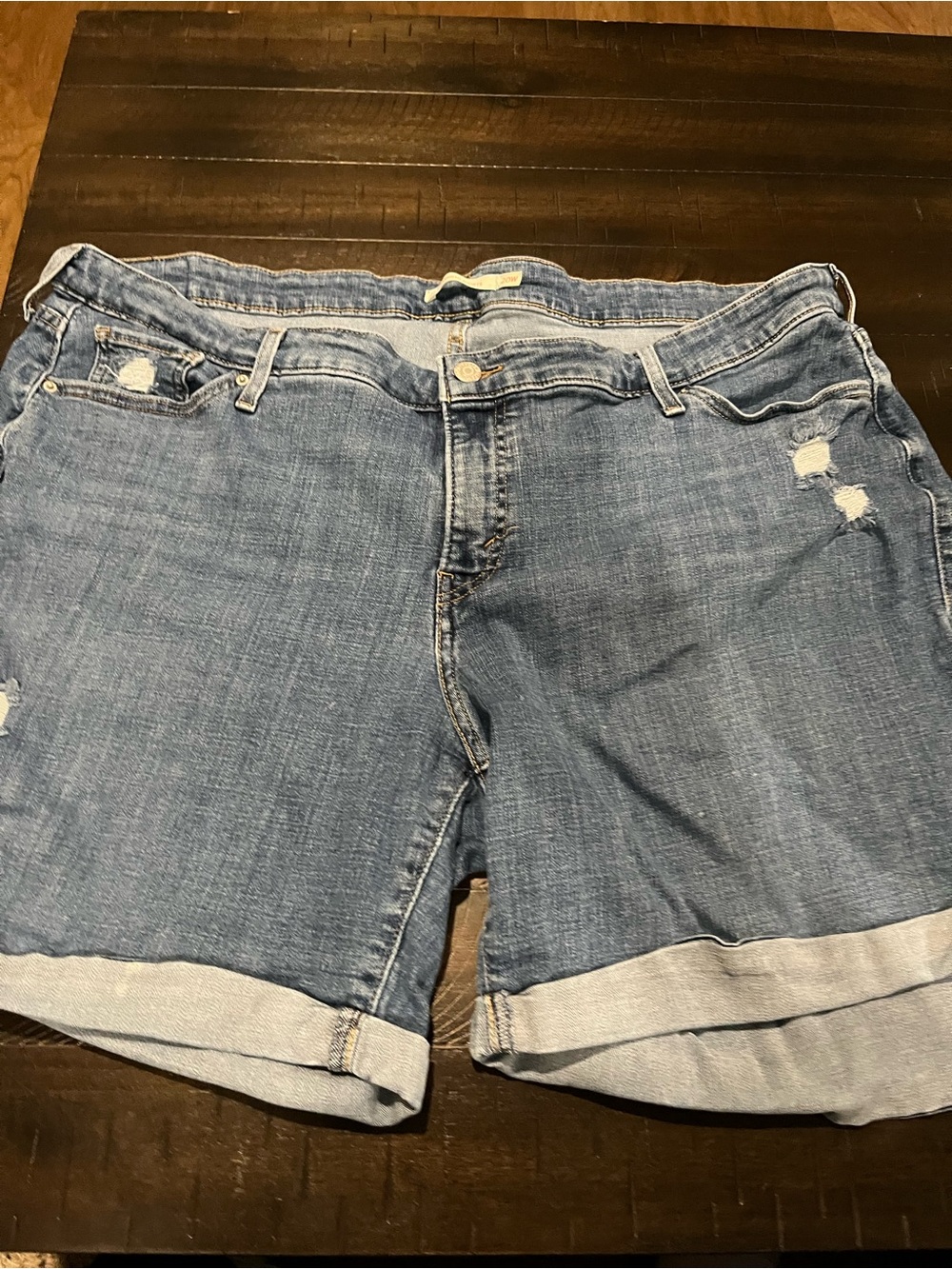 Levi's Women's Light Blue Denim Shorts mid-length size 20W - Picture 2 of 7